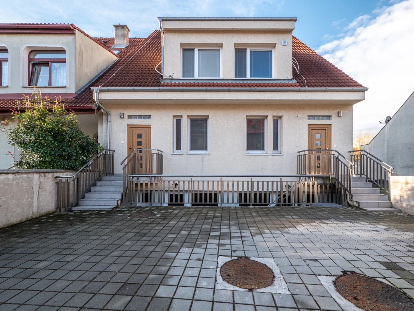 5-MIESTNÝ OFFICE DOM SO ZÁHRADOU NA PRENÁJOM V TRNÁVKE - SLOWACKÉHO