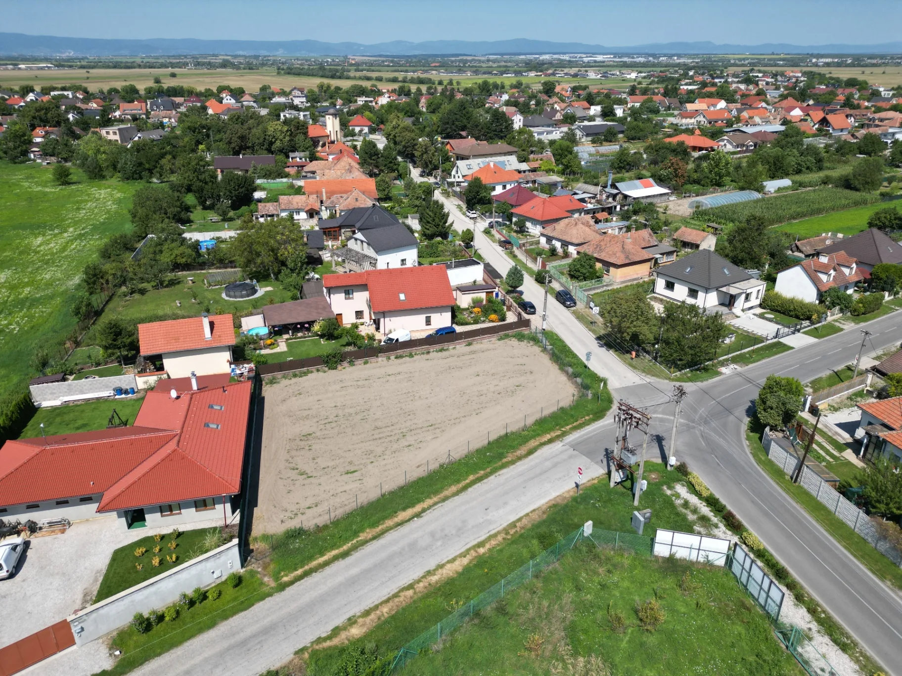 POSTAVTE SI DVOJPODLAŽNÝ DOM ALEBO DVOJDOM NA 9 ÁROVOM POZEMKU V OBCI TUREŇ