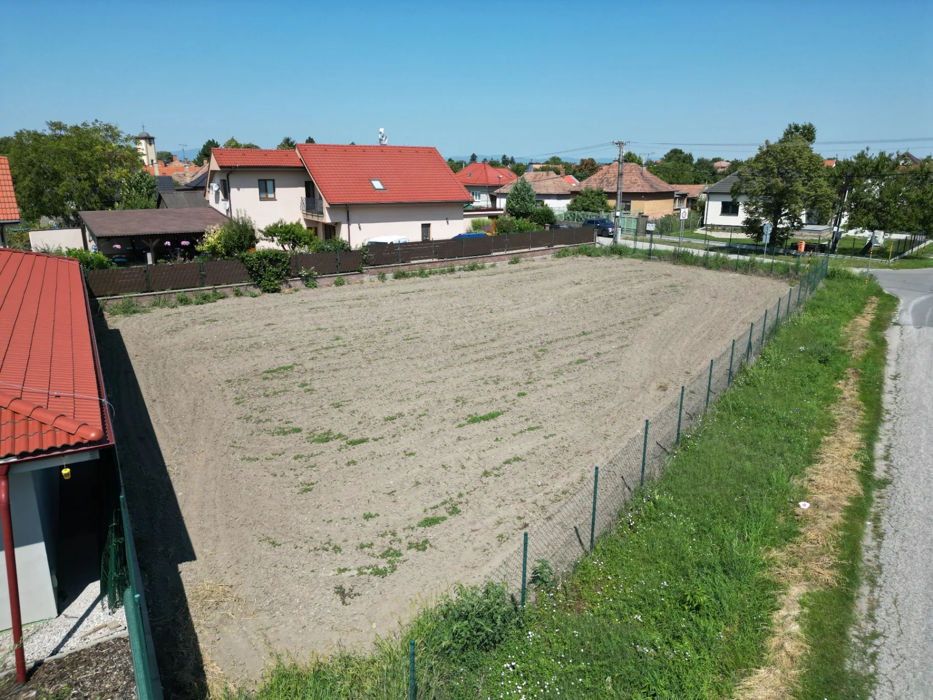 POSTAVTE SI DVOJPODLAŽNÝ DOM ALEBO DVOJDOM NA 9 ÁROVOM POZEMKU V OBCI TUREŇ
