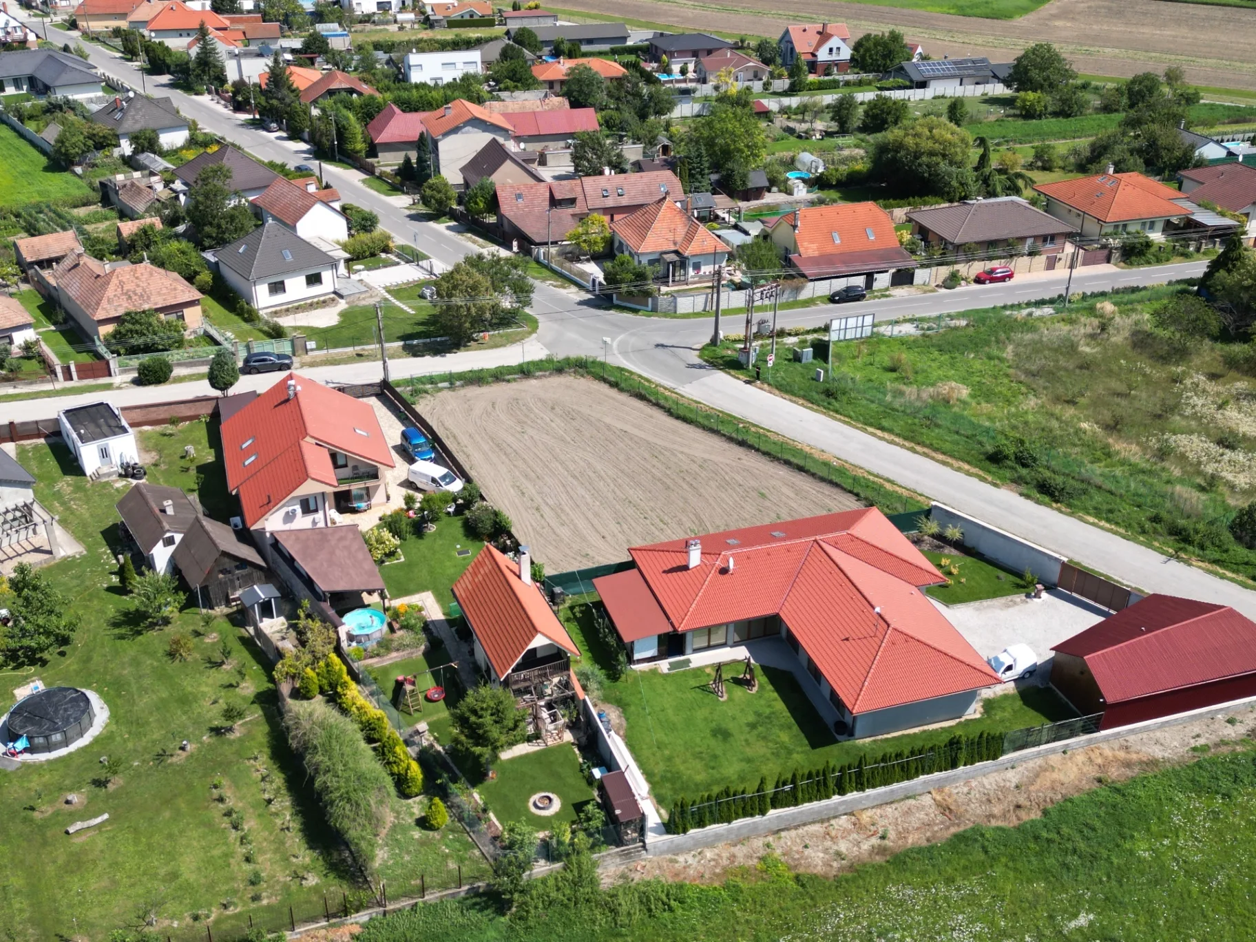 POSTAVTE SI DVOJPODLAŽNÝ DOM ALEBO DVOJDOM NA 9 ÁROVOM POZEMKU V OBCI TUREŇ