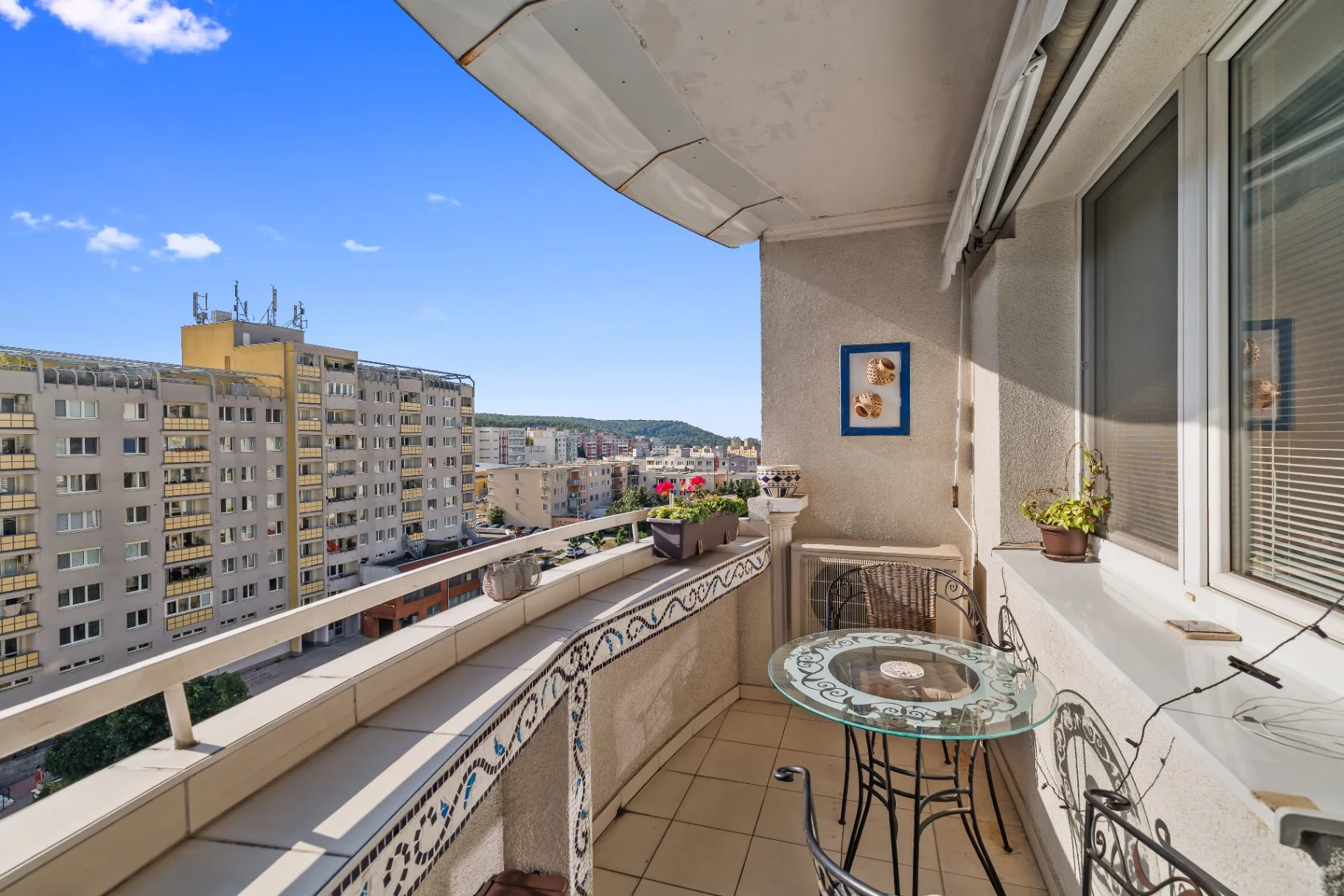 PREROBENÝ 2 IZBOVÝ BYT S DVOMI LOGGIAMI A PANORAMATICKÝM VÝHĽADOM - Ľ. FULLU