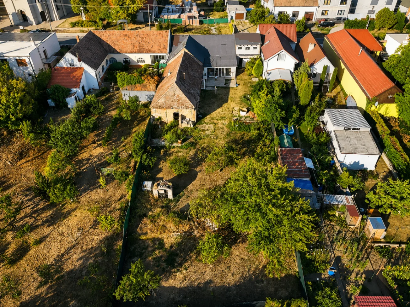 REZERVOVANÉ | RODINNÝ DOM NA 12 ÁROVOM POZEMKU V CENTRE OBCE BÁHOŇ